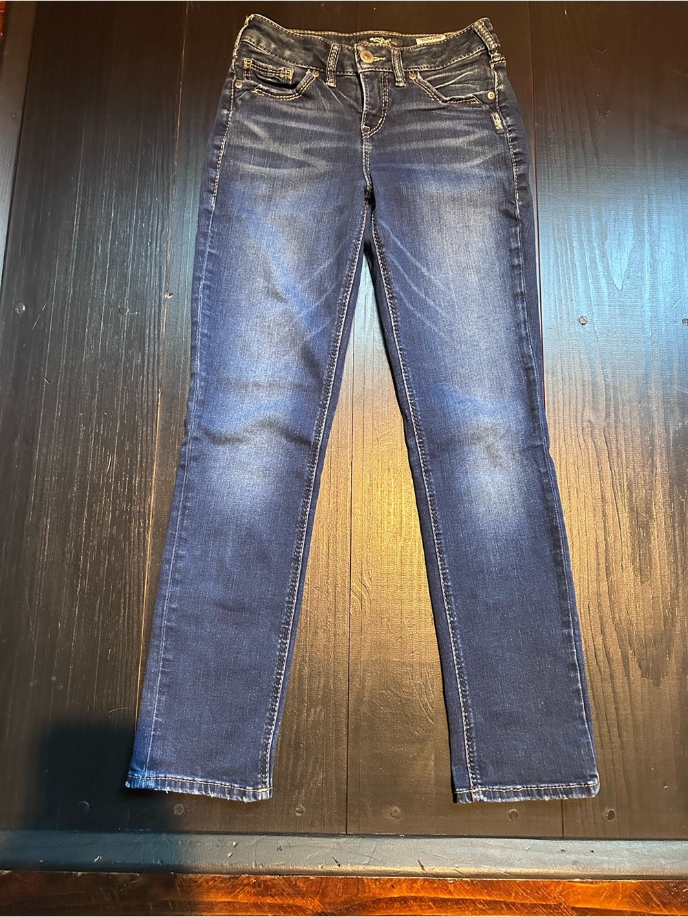 Silver Women’s Skinny Jeans in Dark Blue Wash
